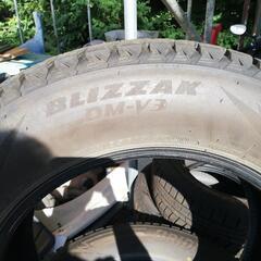 ブリヂストンスタッドレスタイヤ225-65 R 17　8分山の画像