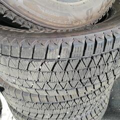 ブリヂストンスタッドレスタイヤ225-65 R 17　8分山の画像