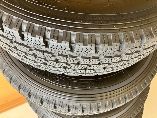 軽バン、軽トラ用12インチアルミ、国産スタッドレスタイヤ　車検も通るLTなので雪道用だけでなく、通年の軽バン軽トラのドレスアップにも！