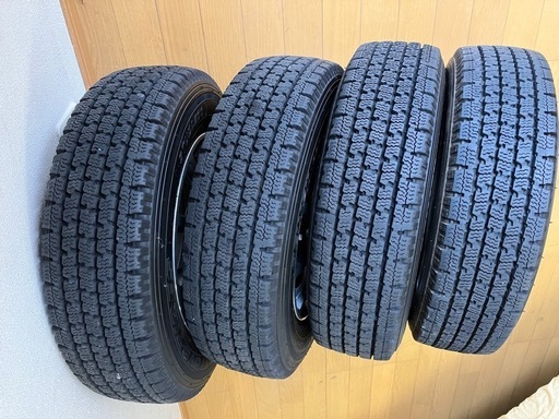 軽バン、軽トラ用12インチアルミ、国産スタッドレスタイヤ　車検も通るLTなので雪道用だけでなく、通年の軽バン軽トラのドレスアップにも！