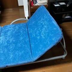 折りたたみ式簡易ベットの画像