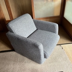 一人用ソファー譲ります