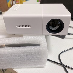 M100ミニHDプロジェクター 