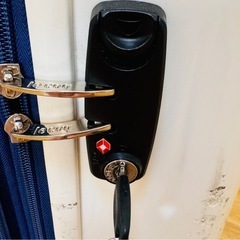 【機内持ち込みサイズ】キャスター難あり、白いキャリーバックの画像