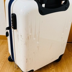 【機内持ち込みサイズ】キャスター難あり、白いキャリーバック