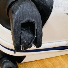 【機内持ち込みサイズ】キャスター難あり、白いキャリーバックの画像