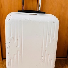 【機内持ち込みサイズ】キャスター難あり、白いキャリーバックの画像