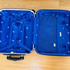 【機内持ち込みサイズ】キャスター難あり、白いキャリーバックの画像