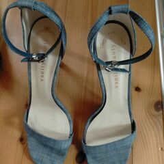 デニム生地のパンプス👠ハーフデニムパンツ👖　の画像