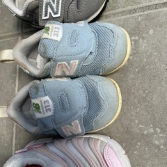 ニューバランス2足とナイキダイナモフリーの画像