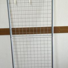 突っ張りパーティション　メッシュの画像