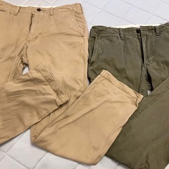 UNIQLO チノパンツ　ベージュ　カーキ　ワイドタイプ２本