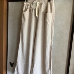 新品、フリーサイズのワイドパンツ、ロングタイプです。
