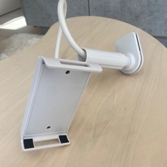 スリーコインズ  スマホ　タブレット　スタンド　3coins  スリコ　ホルダー　撮影　配信の画像