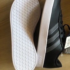 【未使用】adidasシューズ⭐︎23.5㎝の画像