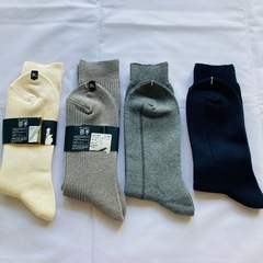 バーバリー、Hanesブランド靴下4足の画像