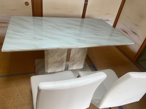 ★ダイニングテーブルと椅子4脚セット★