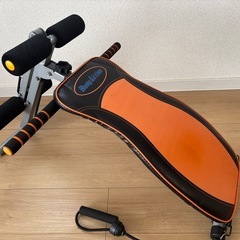 腹筋トレーニングマシーンの画像