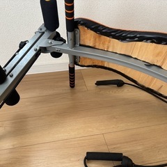 腹筋トレーニングマシーンの画像