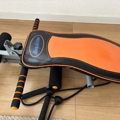 腹筋トレーニングマシーンの画像