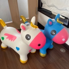 ゴムの馬の乗り物の画像