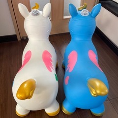 ゴムの馬の乗り物の画像