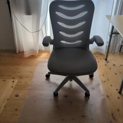 シンプルなオフィスチェア