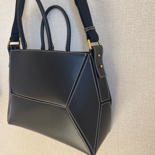 Charles&Keith Nasrin ナスリン ジオメトリックトートバッグ （Black）