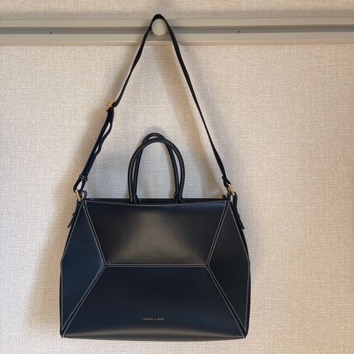 Charles&Keith Nasrin ナスリン ジオメトリックトートバッグ （Black）