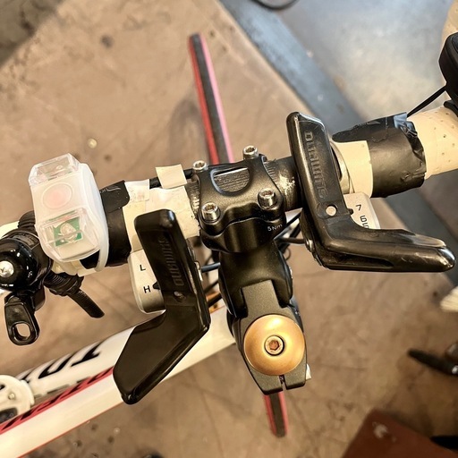 《売約済》【武蔵小山店】 自転車 ロードバイク 27インチ TOTEM GOLDEN WHEEL HURRICANE 変速  クロスバイク 白 700×23c QUANDO VADER