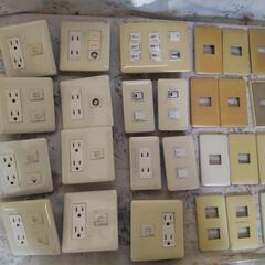 埋め込み　コンセントの画像