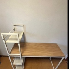 パソコンデスクの画像