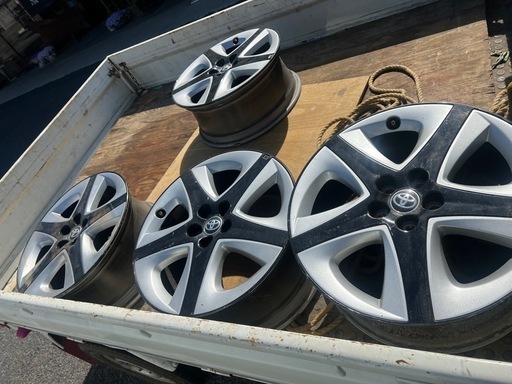 トヨタ　プリウス50純正　ホイール