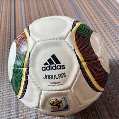 アディダス　サッカーボール　JABULANI 4号球　試し蹴りのみ アディダス サッカーボール JABULANI 4号球 試し蹴りのみ