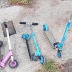 お話し中。キックボード３台