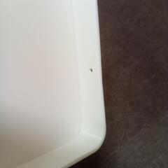 角に付けられるプラスチック棚の画像