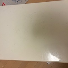 白のローテーブルの画像