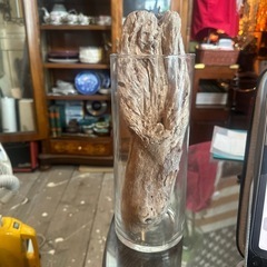 流木とガラス製フラワーベース