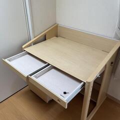 学習机と椅子の画像