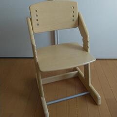 学習机と椅子の画像
