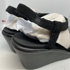 新品未使用　スケッチャーズ  黒厚底サンダル　24㌢の画像