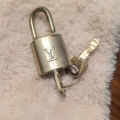 ◆VUITTON◆LV ルイ・ヴィトン 南京錠 鍵2つの画像