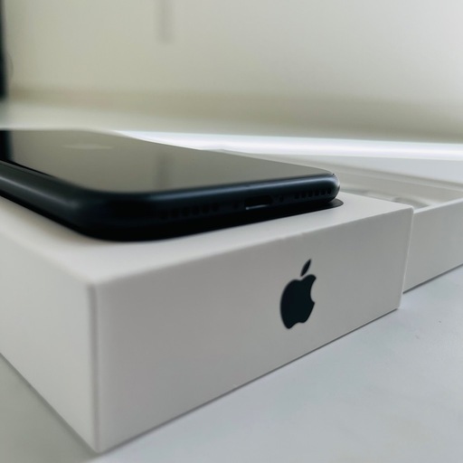 iPhone SE第3世代 64GB simフリー　残債なし