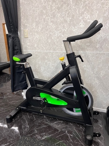 スピニングバイク　レボルワン