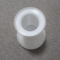 白い花瓶の画像