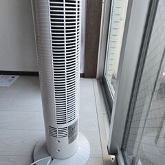 【節電対策】 アイリスオーヤマ 扇風機 タワーファン スリム 左右自動首振り パワフル送風 風量3段階 タイマー付き メカ式 ホワイト TWF-M73の画像