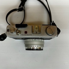 s0923605 通電未確認 動作未確認 minolta ミノルタ HI-MATIC E フィルムカメラ カメラ レトロ レンズ ズーム 趣味 撮影 ポケ付き 中古品の画像