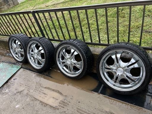 R17インチのメッキホイールタイヤ付き