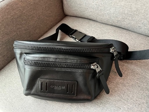 COACH レザーボディバッグ