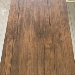ウッドテーブルの画像